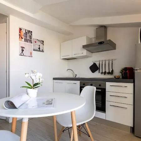 Apartment [centro] Deluxe Con Wi-fi E Netflix *